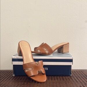 NEVER WORN - Crown & Ivy Sandals